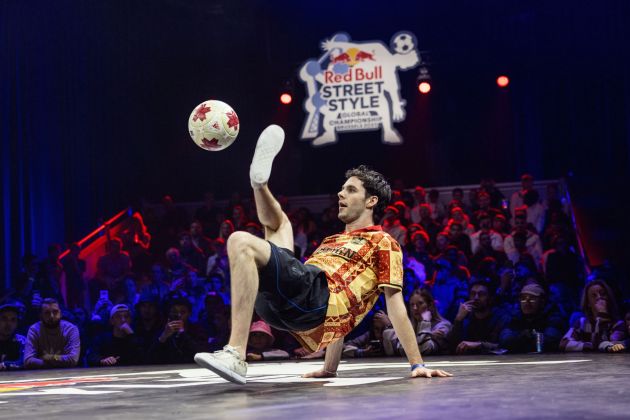 Thumbnail for Law alumnus Jay Hennicke’s amazing freestyle football moves